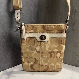 Vintage Coach Hampton Optic Art North South Crossbody/Swingpack Khaki/Beige